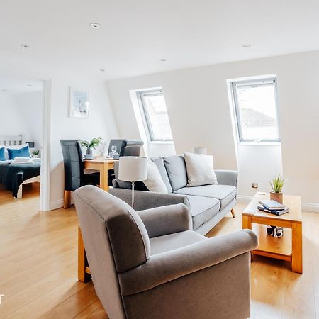Central 3 Bed Apartment At Regents Court, Newbury Newbury  Eksteriør billede