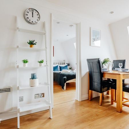 Central 3 Bed Apartment At Regents Court, Newbury Newbury  Eksteriør billede