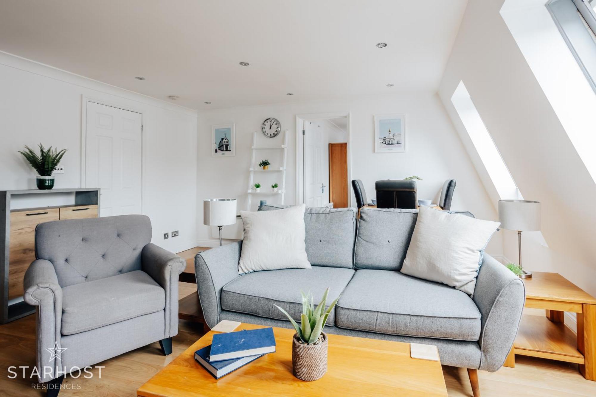 Central 3 Bed Apartment At Regents Court, Newbury Newbury  Eksteriør billede
