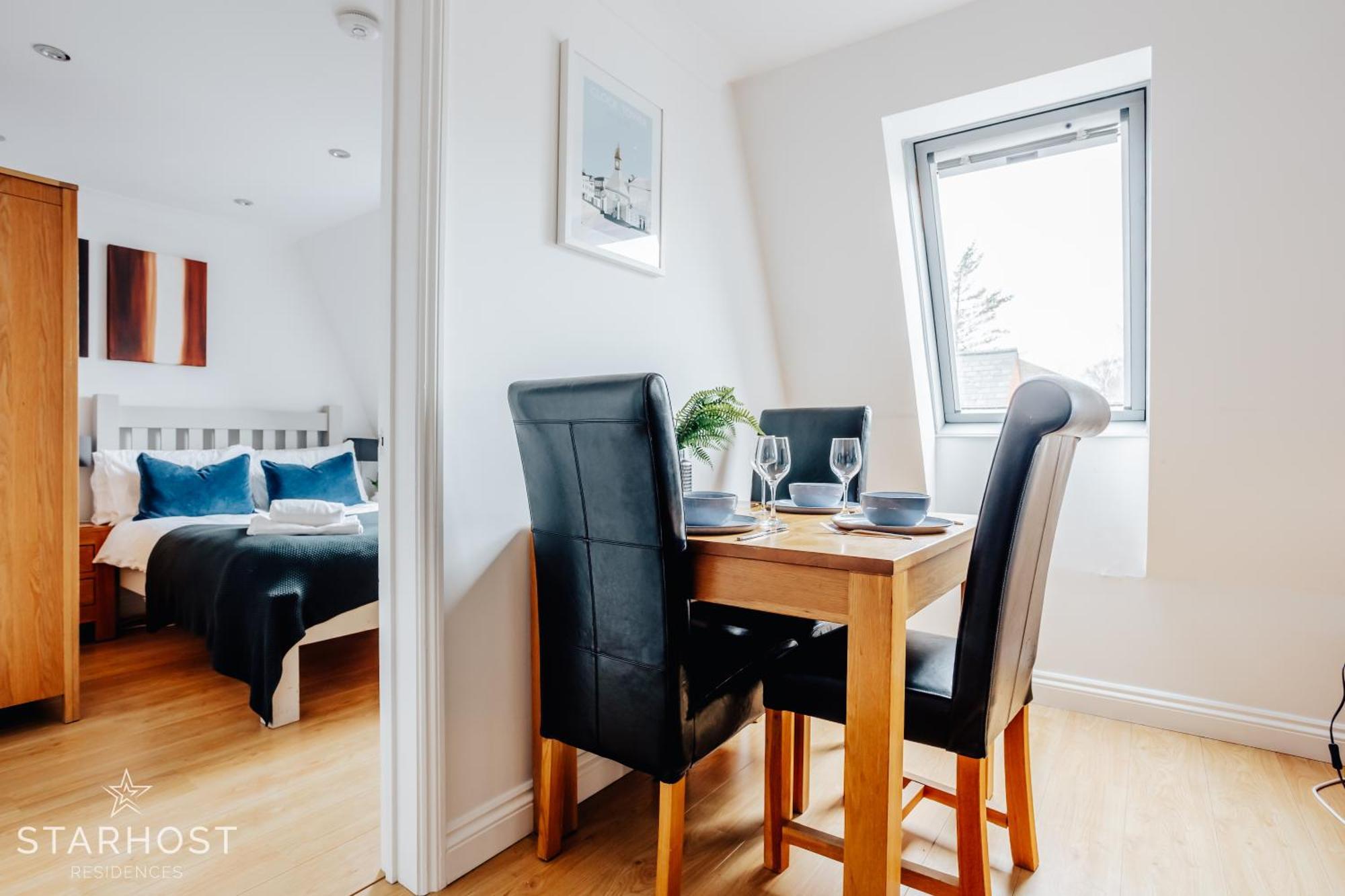 Central 3 Bed Apartment At Regents Court, Newbury Newbury  Eksteriør billede