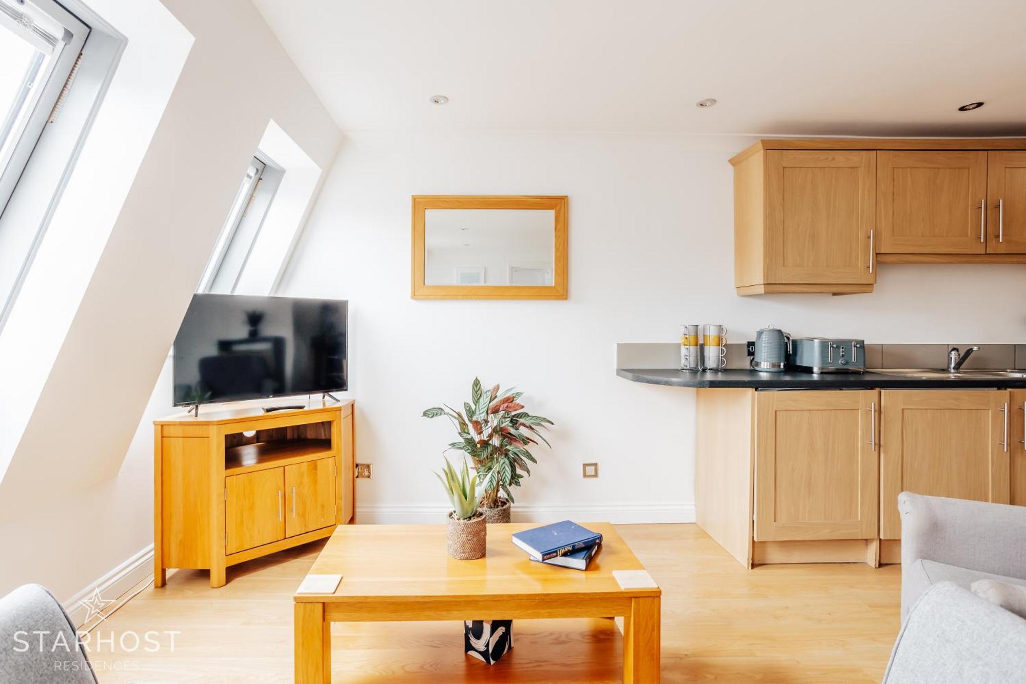 Central 3 Bed Apartment At Regents Court, Newbury Newbury  Eksteriør billede