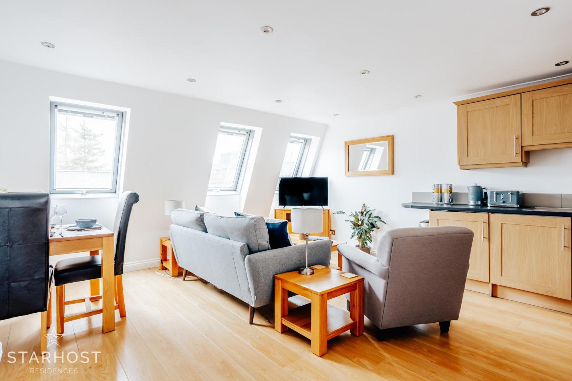 Central 3 Bed Apartment At Regents Court, Newbury Newbury  Eksteriør billede
