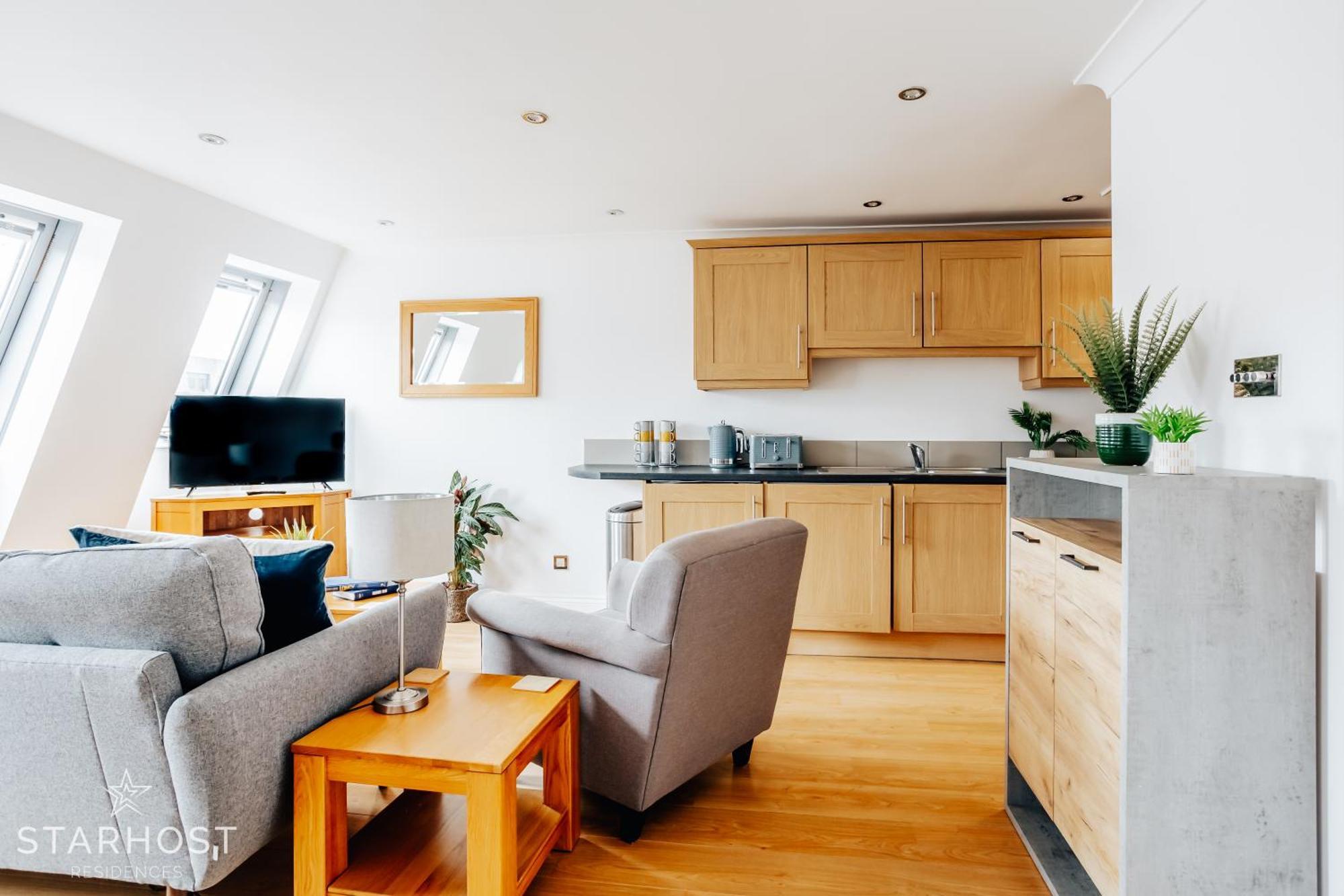 Central 3 Bed Apartment At Regents Court, Newbury Newbury  Eksteriør billede