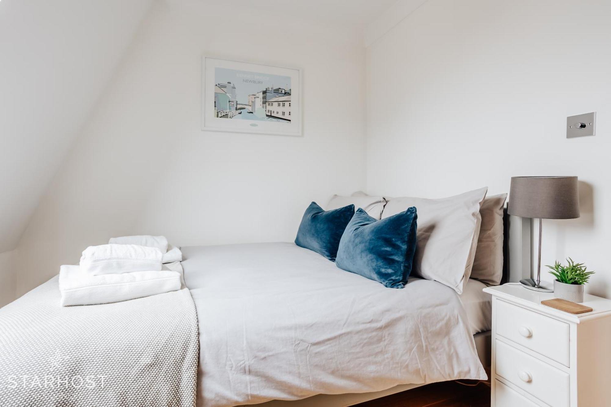 Central 3 Bed Apartment At Regents Court, Newbury Newbury  Eksteriør billede