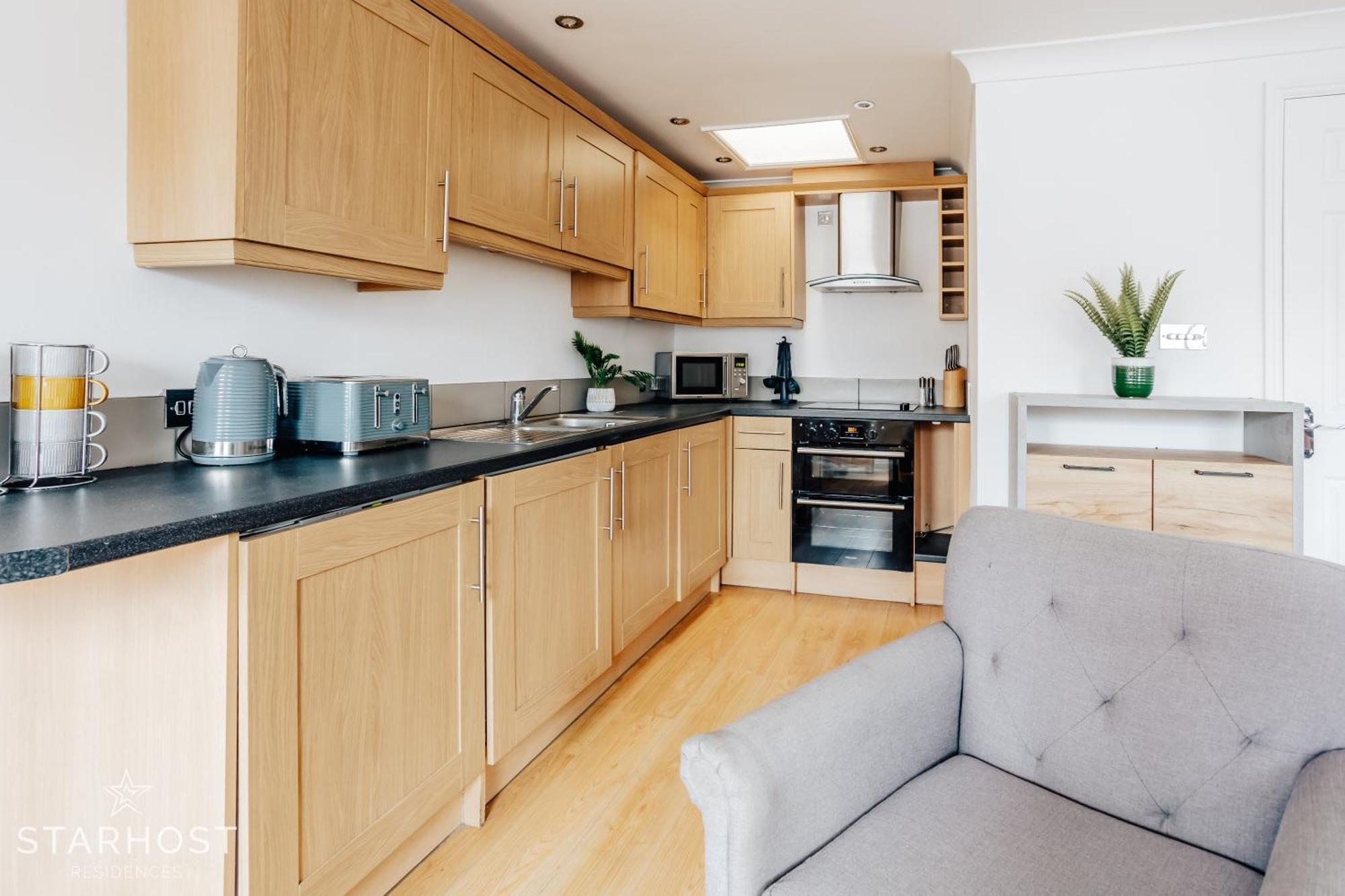 Central 3 Bed Apartment At Regents Court, Newbury Newbury  Eksteriør billede