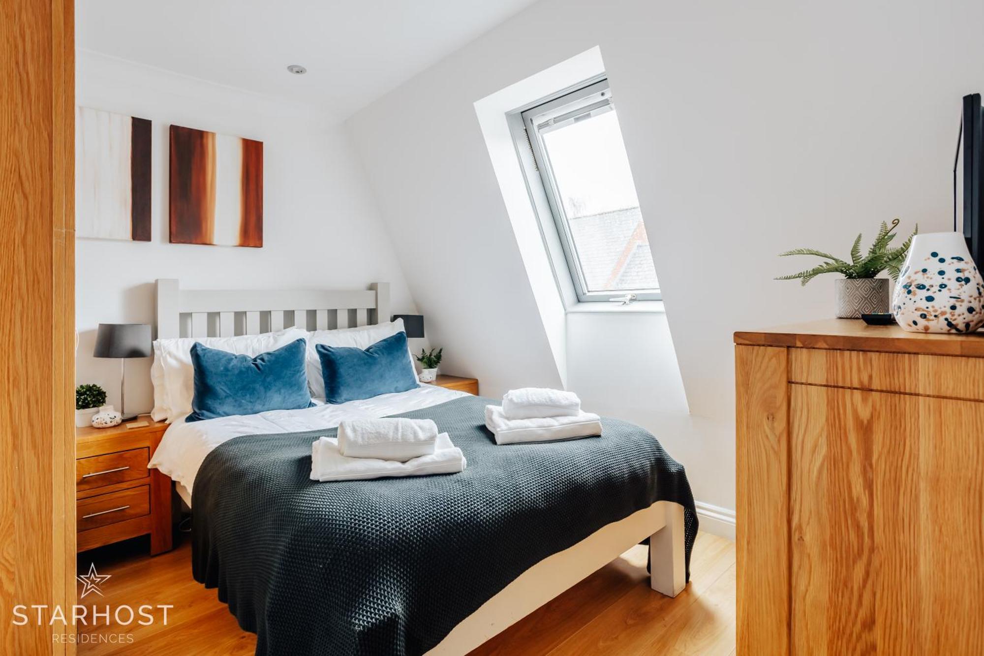 Central 3 Bed Apartment At Regents Court, Newbury Newbury  Eksteriør billede