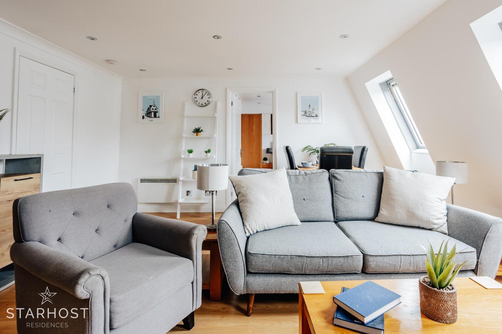 Central 3 Bed Apartment At Regents Court, Newbury Newbury  Eksteriør billede