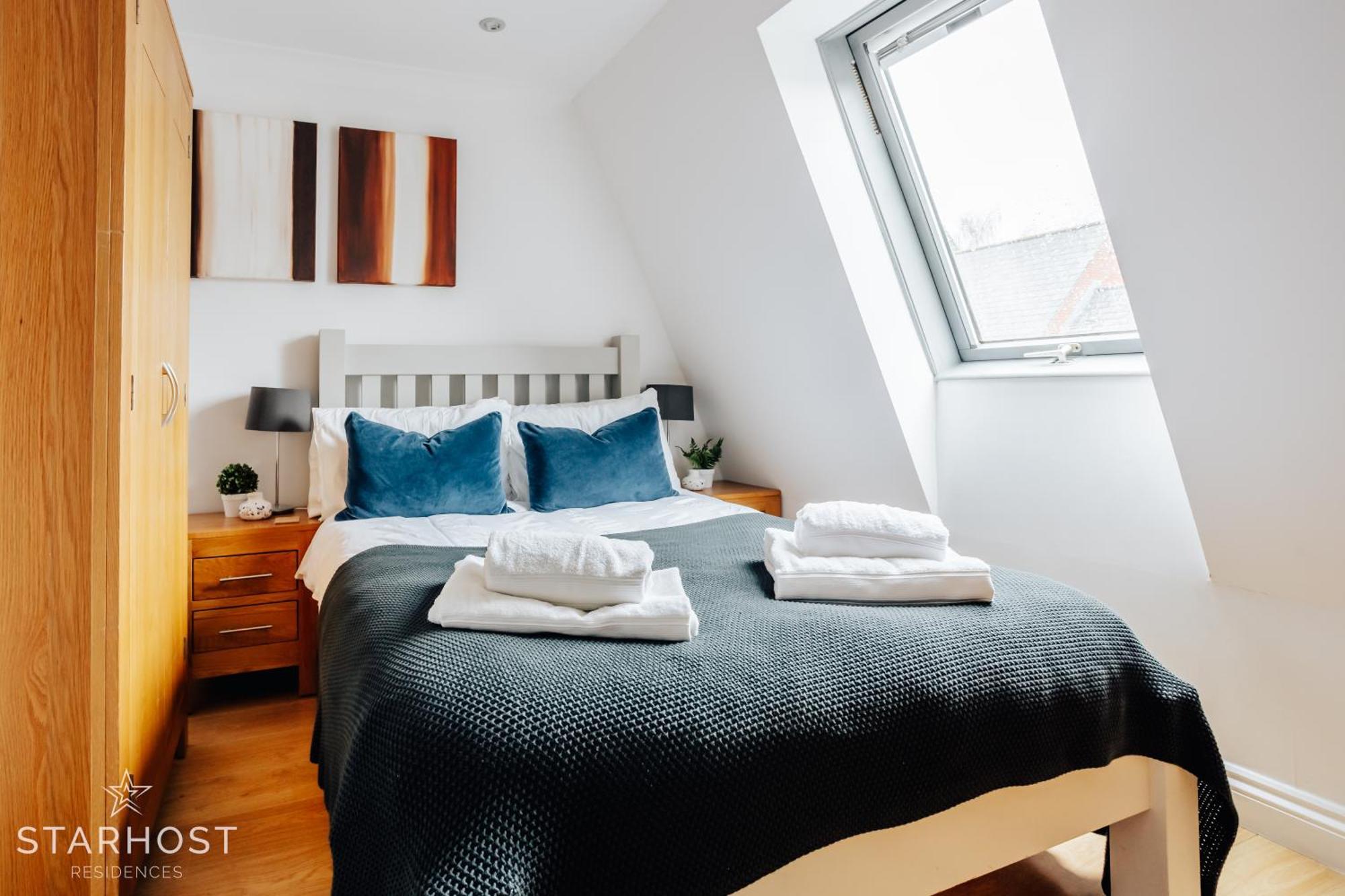 Central 3 Bed Apartment At Regents Court, Newbury Newbury  Eksteriør billede