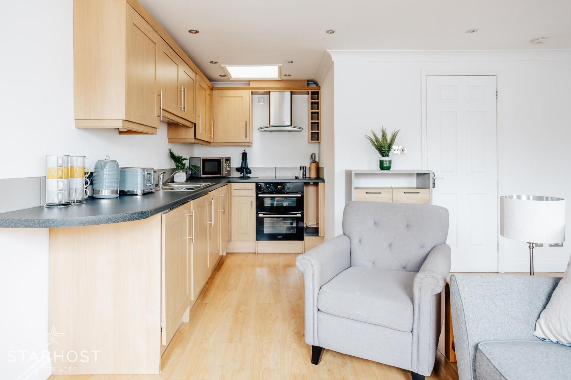 Central 3 Bed Apartment At Regents Court, Newbury Newbury  Eksteriør billede