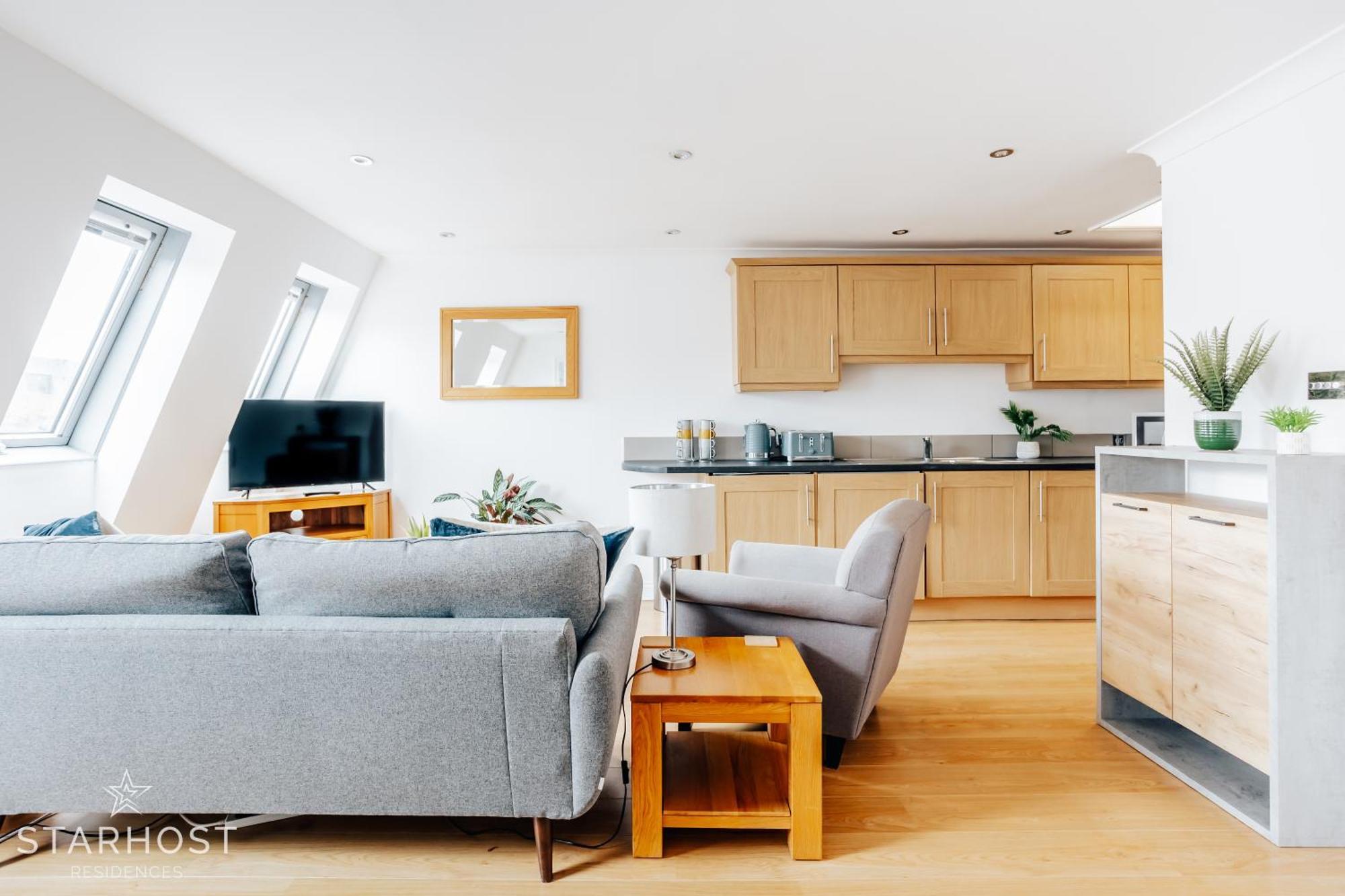 Central 3 Bed Apartment At Regents Court, Newbury Newbury  Eksteriør billede