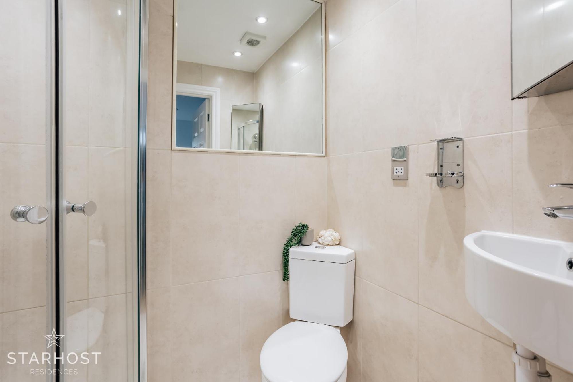 Central 3 Bed Apartment At Regents Court, Newbury Newbury  Eksteriør billede